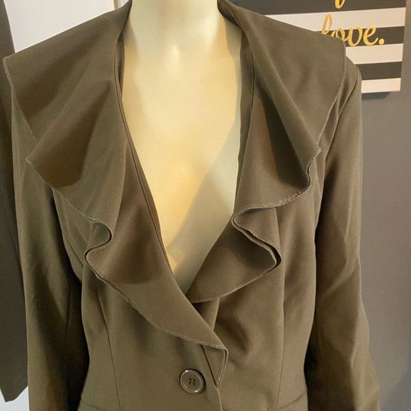 Spiegel olive green pants suit size 14 ruffles - Picture 3 of 9